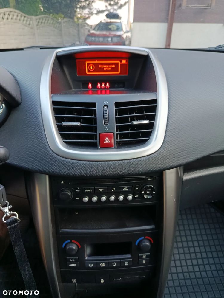 Peugeot 207 1.6 - 22