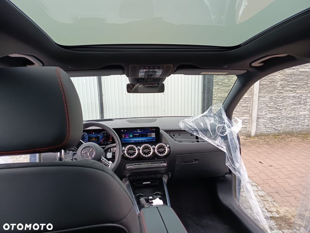 Mercedes-Benz GLA - 34