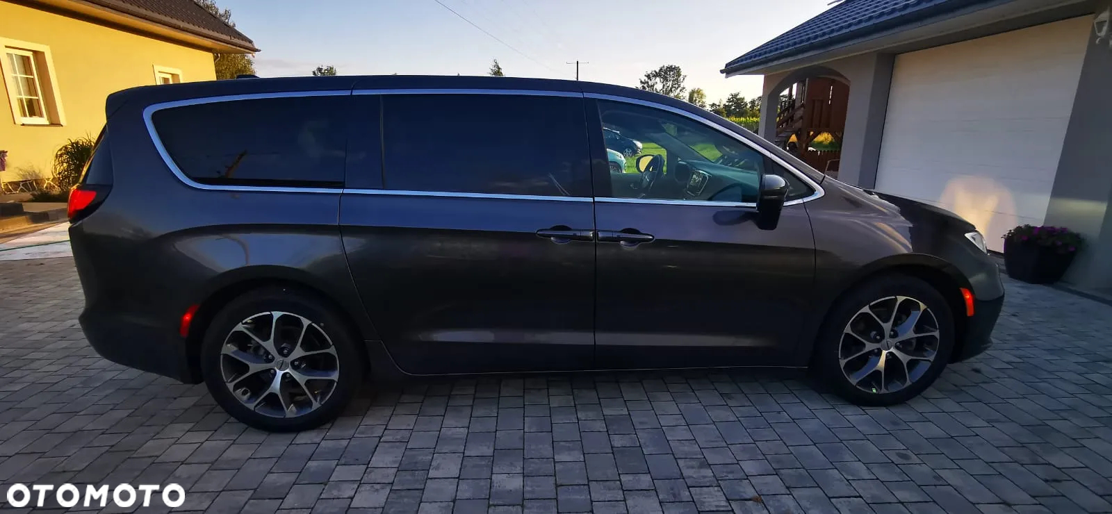 Chrysler Pacifica - 15