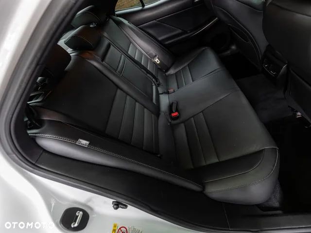 Lexus IS 200t / 300 F Sport - 16