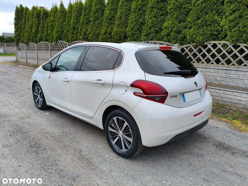Peugeot 208 - 3