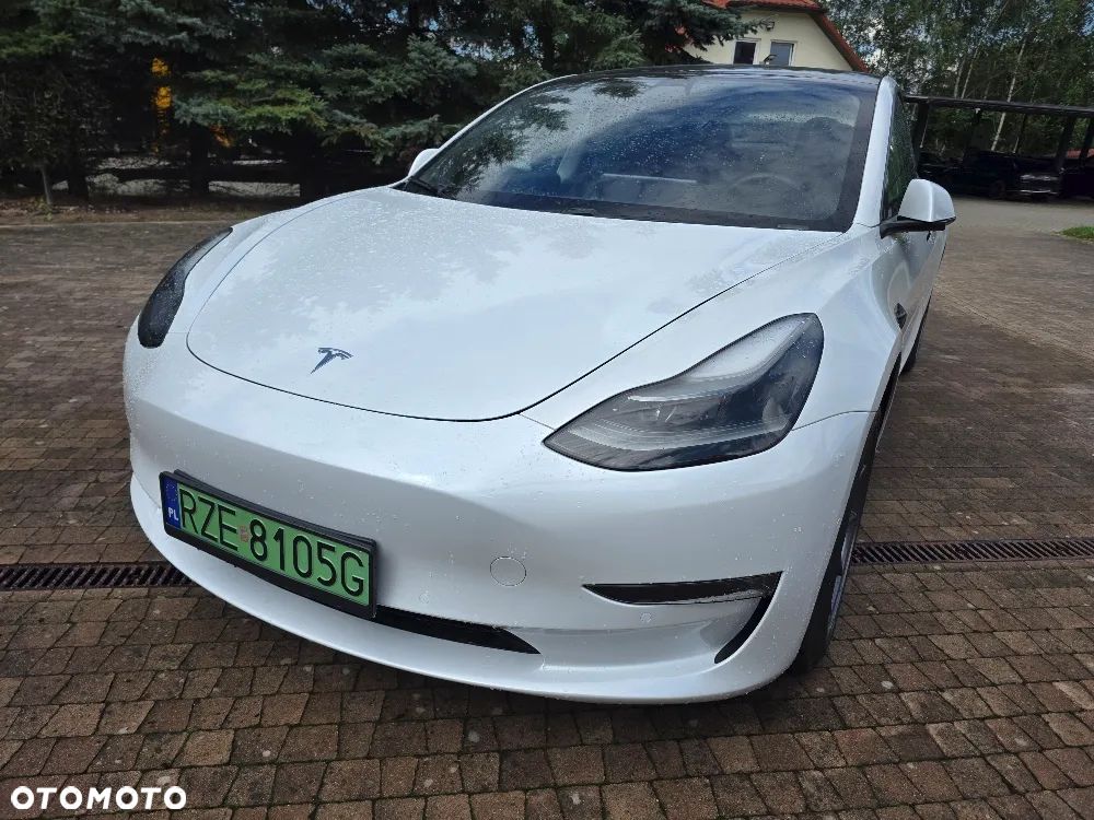 Tesla Model 3 - 3