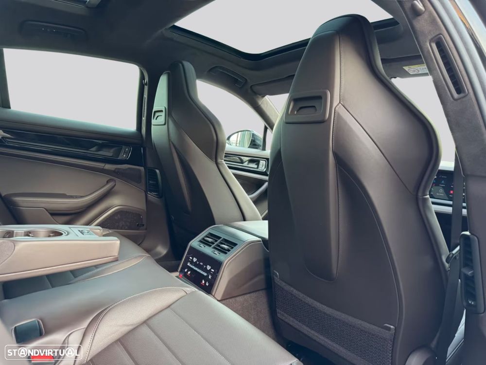 Porsche Panamera 4 E-Hybrid - 16