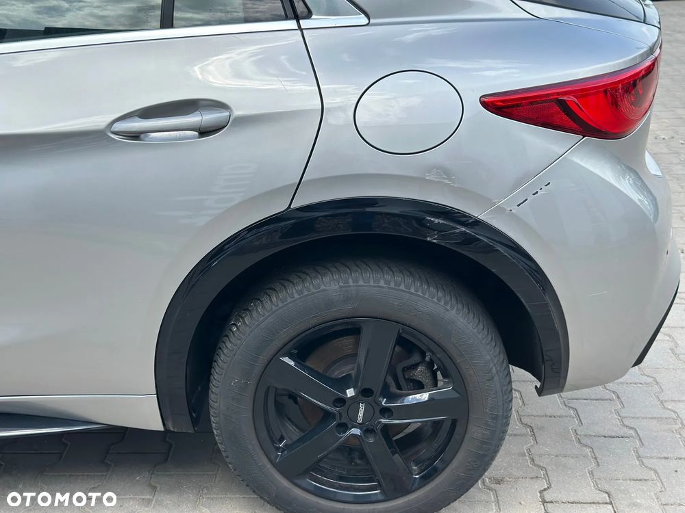 Infiniti Q30 - 16