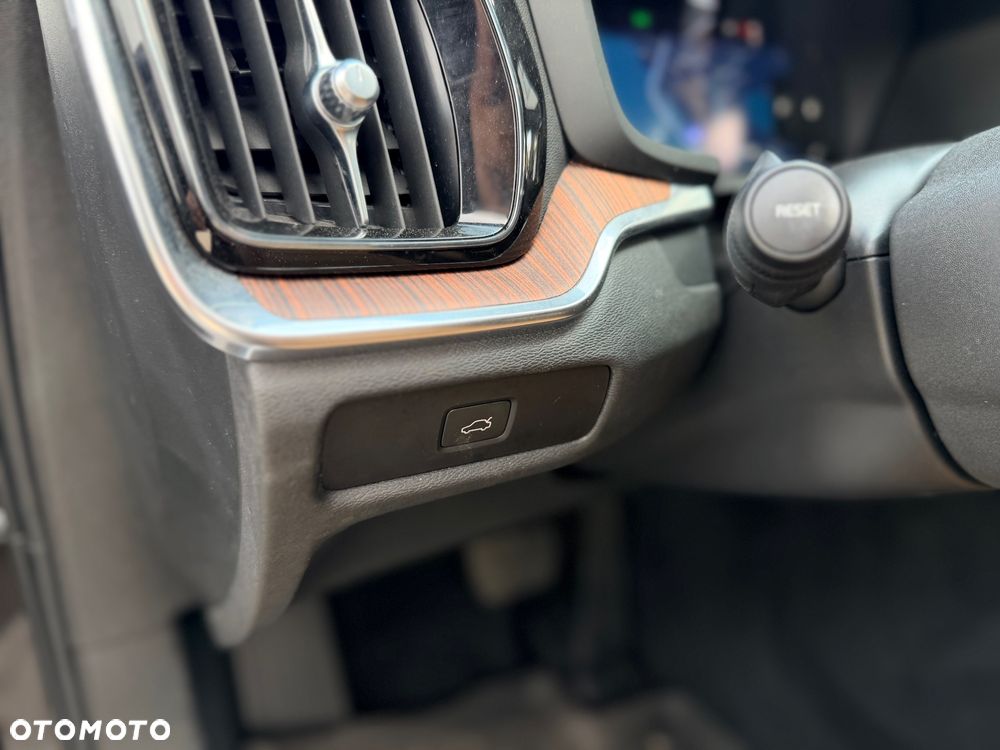 Volvo V60 B3 B Plus Dark - 22