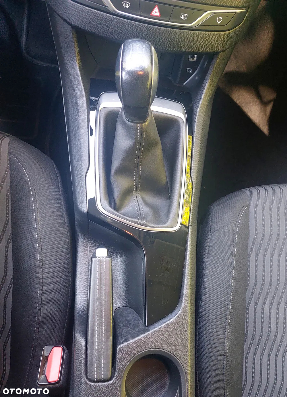 Peugeot 308 SW 1.2 PureTech Allure S&S - 6