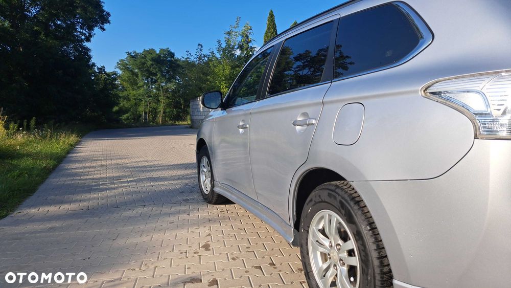 Mitsubishi Outlander - 4