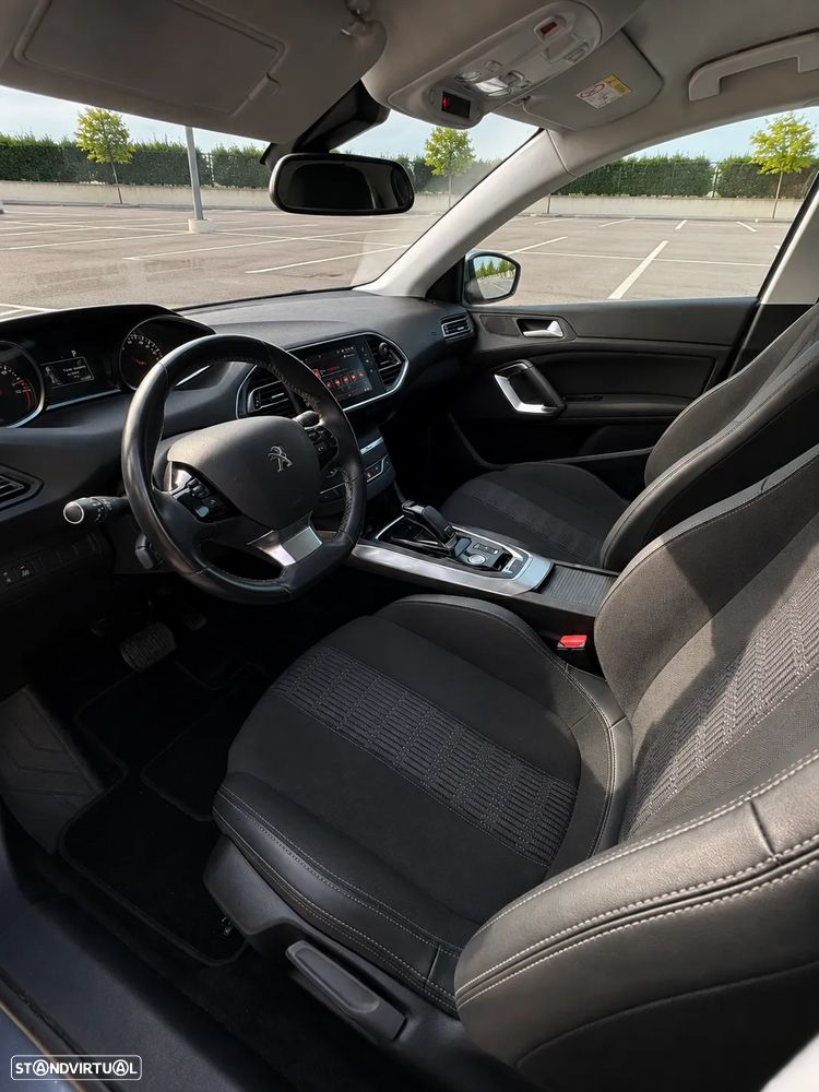 Peugeot 308 1.2 PureTech Allure Pack EAT8 - 9