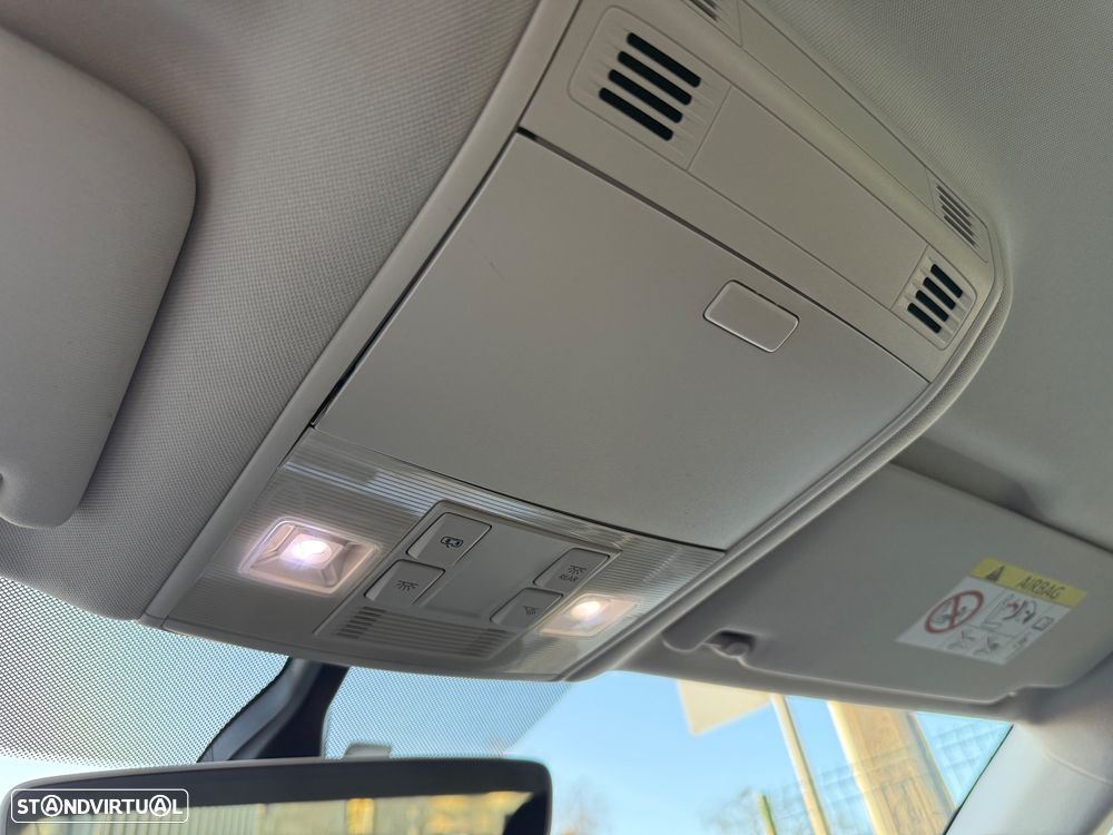 VW Passat 1.6 TDI Highline - 37