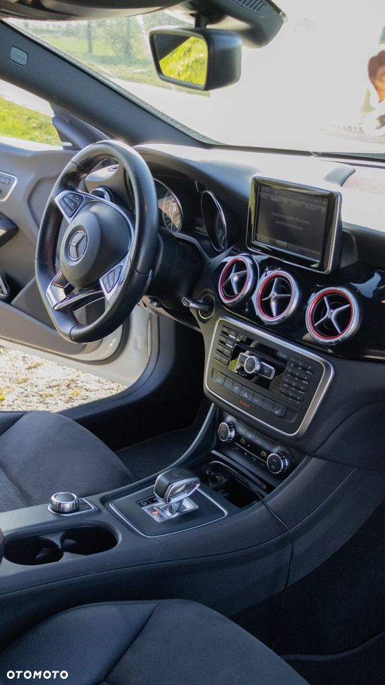 Mercedes-Benz CLA 45 AMG 4-Matic - 4