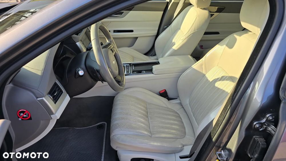 Jaguar XF 2.0 i4D Prestige - 11
