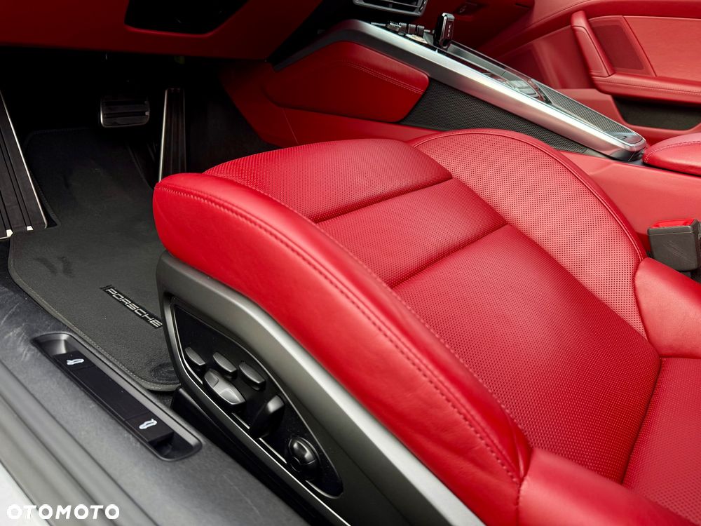 Porsche 911 Carrera 4S - 10