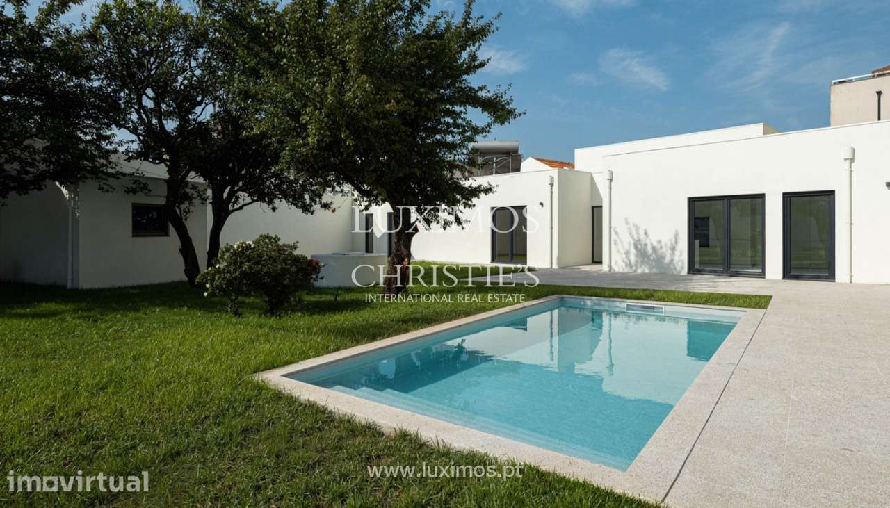 Moradia V4 com jardim e piscina à venda em Aldoar no Porto - Grande imagem: 3/25
