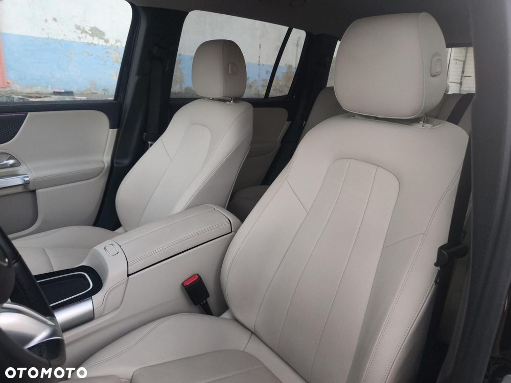 Mercedes-Benz GLB - 9