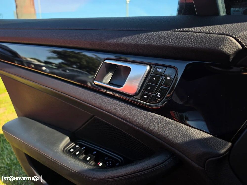 Porsche Panamera 4 E-Hybrid - 8