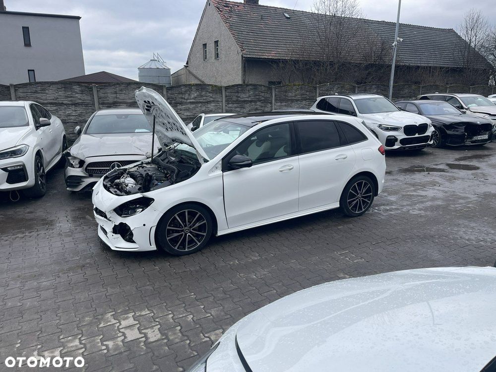 Mercedes-Benz Klasa B 220 4-Matic AMG Line 7G-DCT - 3