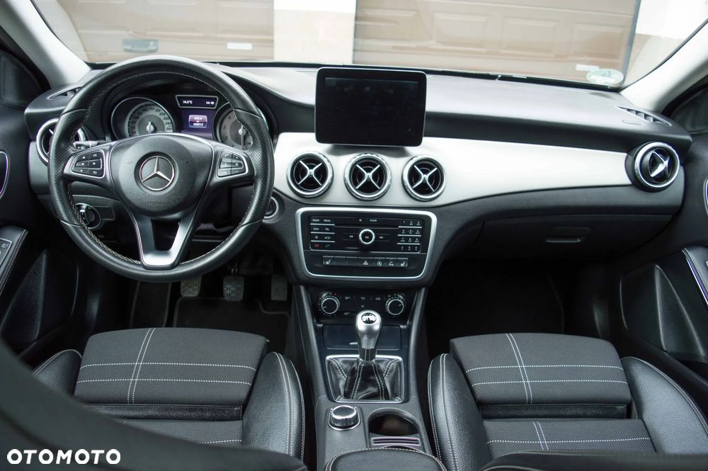 Mercedes-Benz GLA 180 UrbanStyle Edition - 21