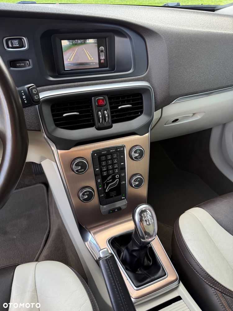 Volvo V40 Cross Country D3 Momentum - 22