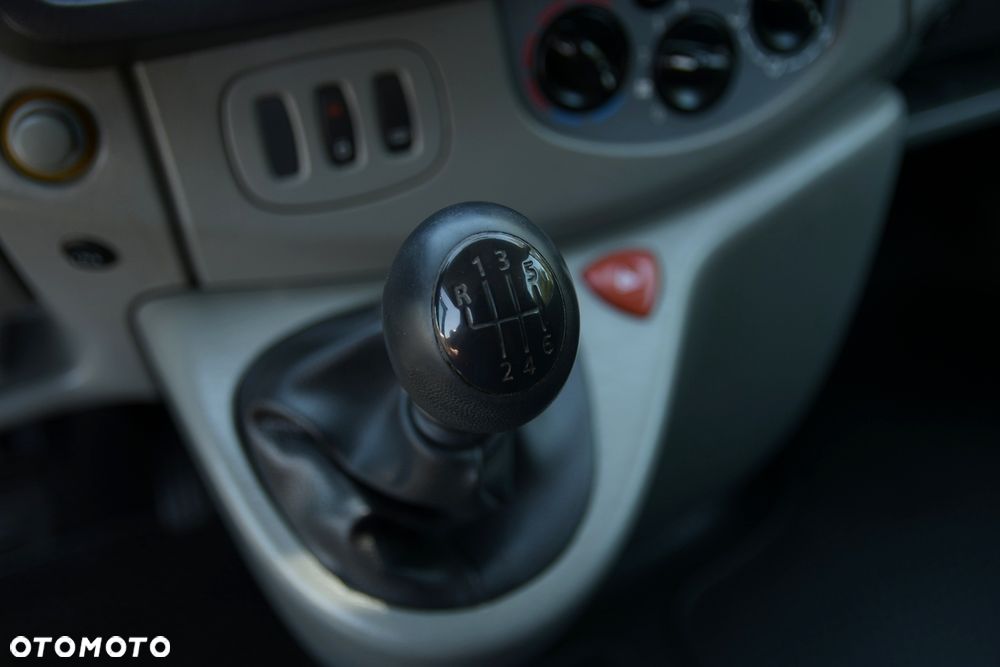 Opel Vivaro - 31