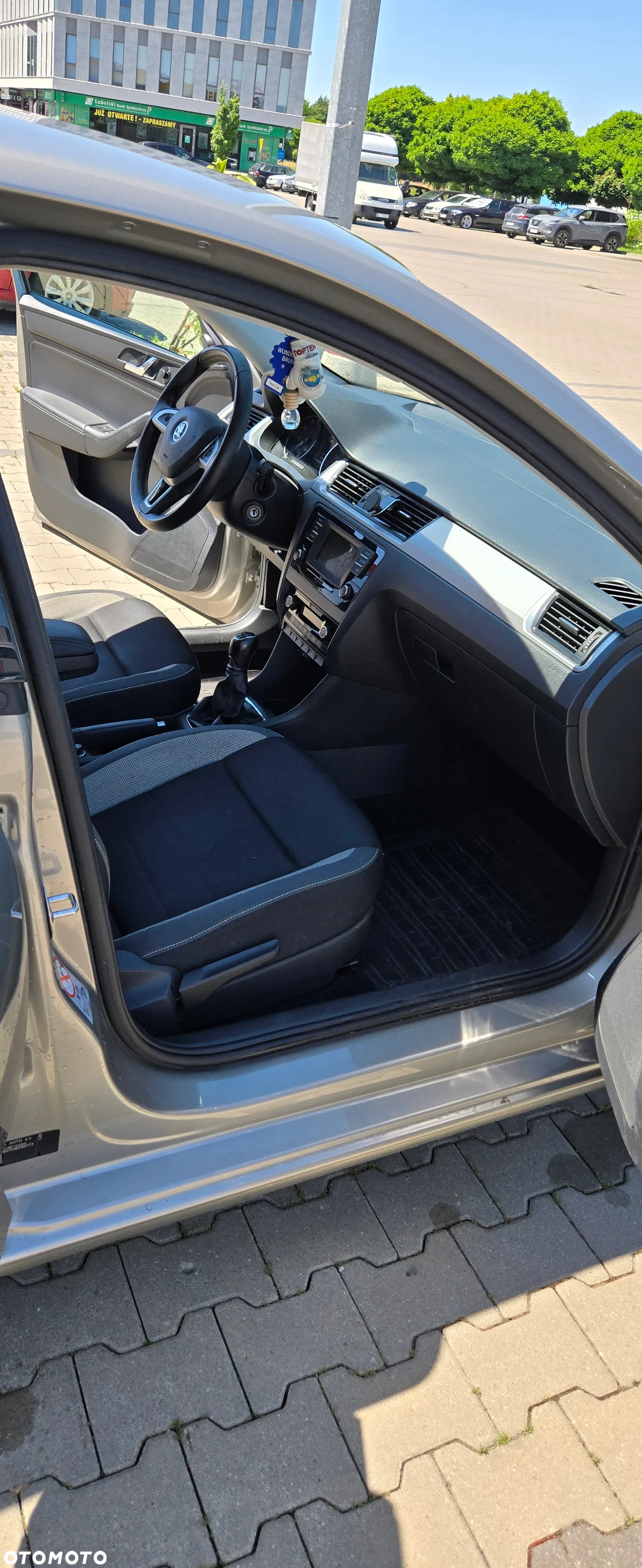 Skoda RAPID 1.2 TSI Ambition - 12