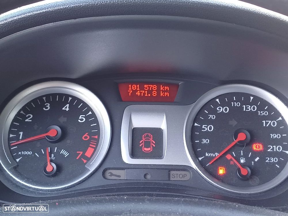 Renault Clio 1.2 16V Confort 130g - 11