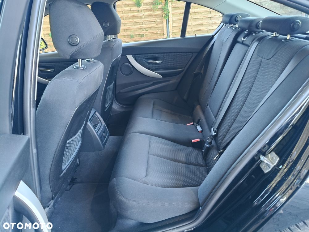 BMW Seria 3 318i - 10