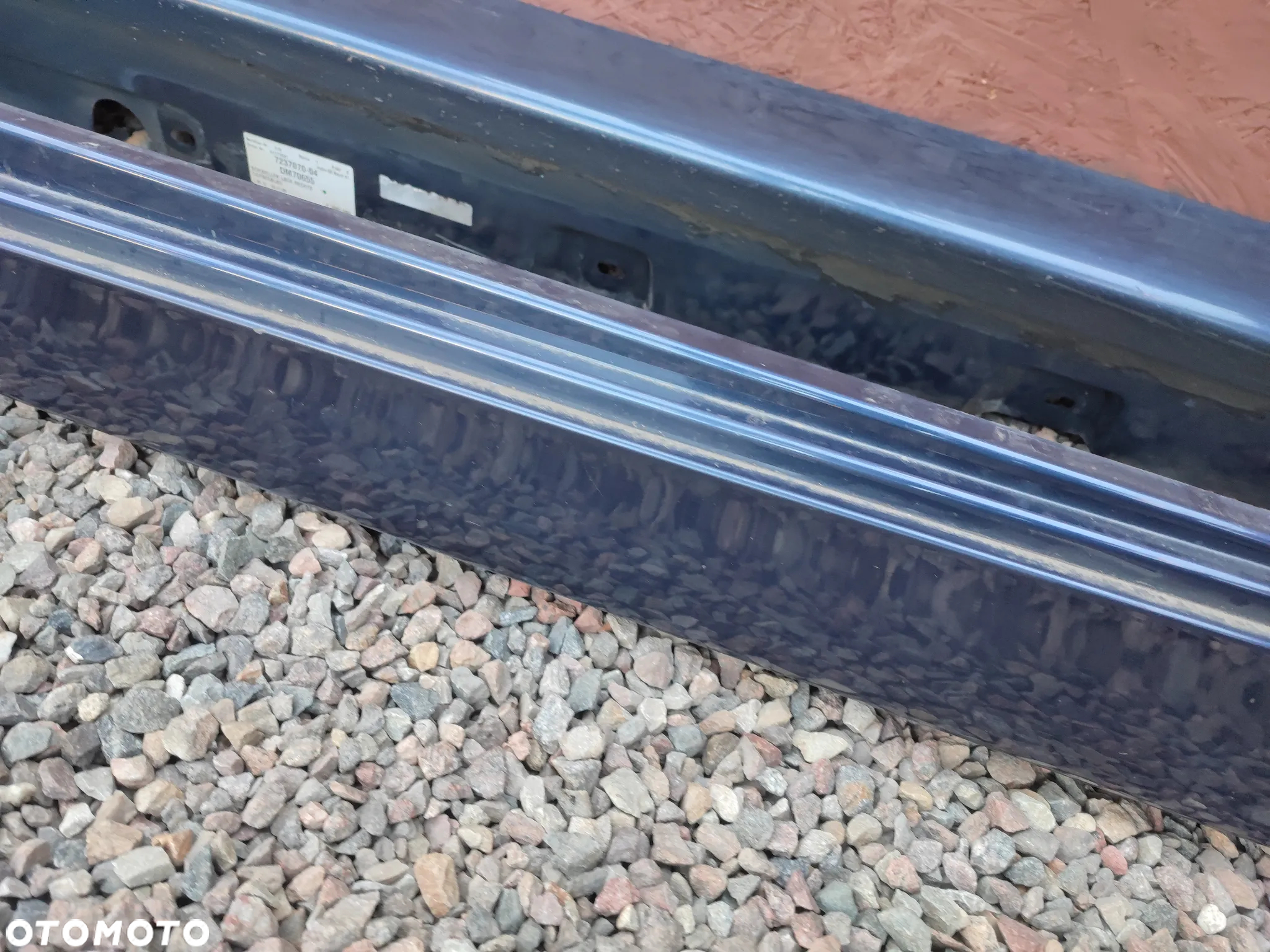 BMW F11 / F10 / F11N / F10N ORYGINALNE NAKŁADKI NA PROGI LEWA / PRAWA W KOLORZE  TIEFSEEBLAU METALLIC O KODZIE LAKIERU A76 O NR.  51 77 7 262 663 / 51 77 7 262 664 OEM W DOBRYM STANIE - 6