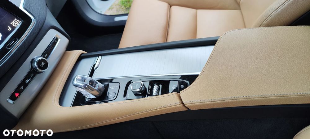 Volvo XC 90 T8 AWD Twin Engine Geartronic Momentum - 23
