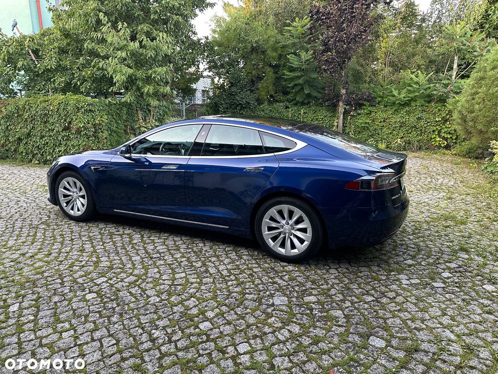 Tesla Model S - 1