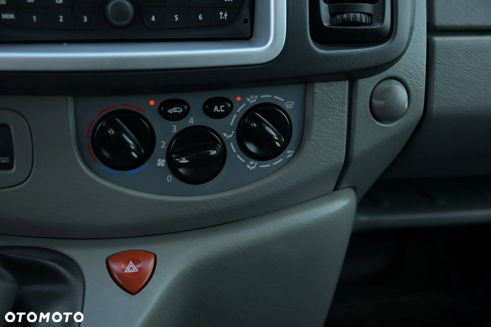 Renault Trafic - 32