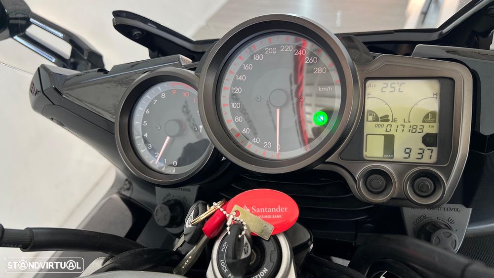 Yamaha FJR 1300 - 13