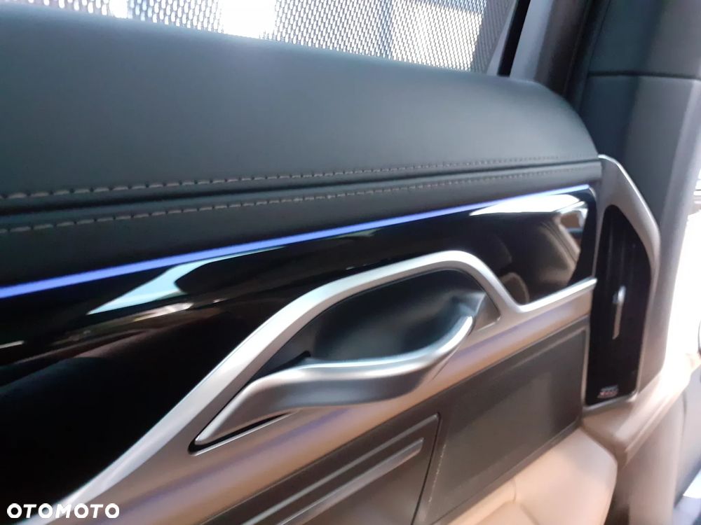BMW Seria 7 - 38