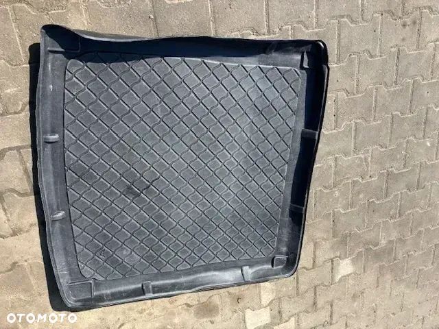 MATA BAGAŻNIKA AUDI A4 B8 KOMBI - 1