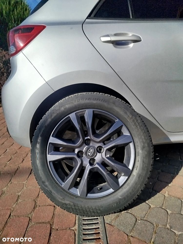 Kia Rio 1.2 M - 17