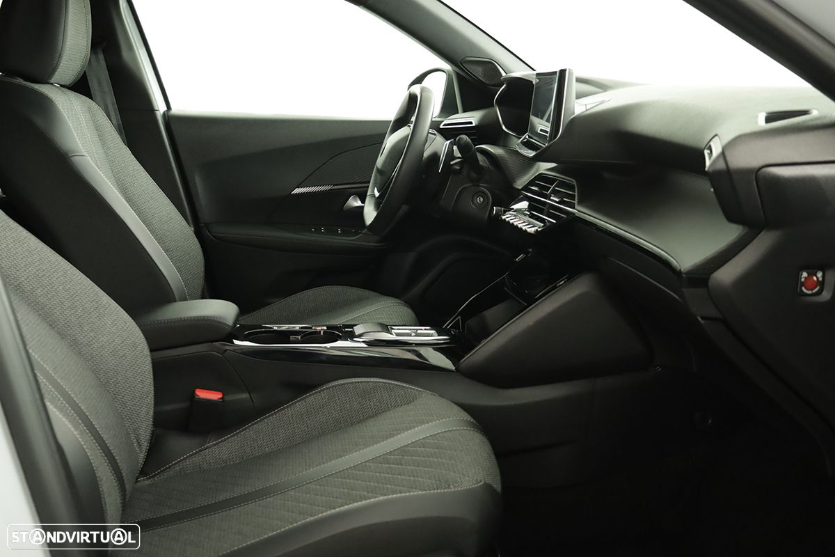 Peugeot 2008 1.2 PureTech Allure EAT8 - 23