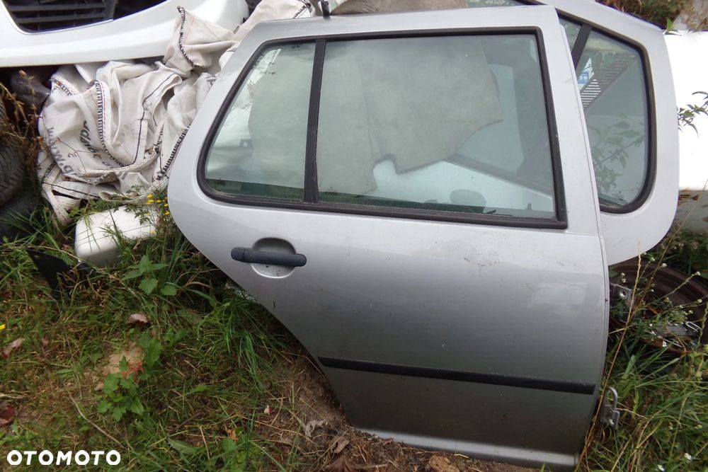 Drzwi prawe tylne VW Golf IV LD7V