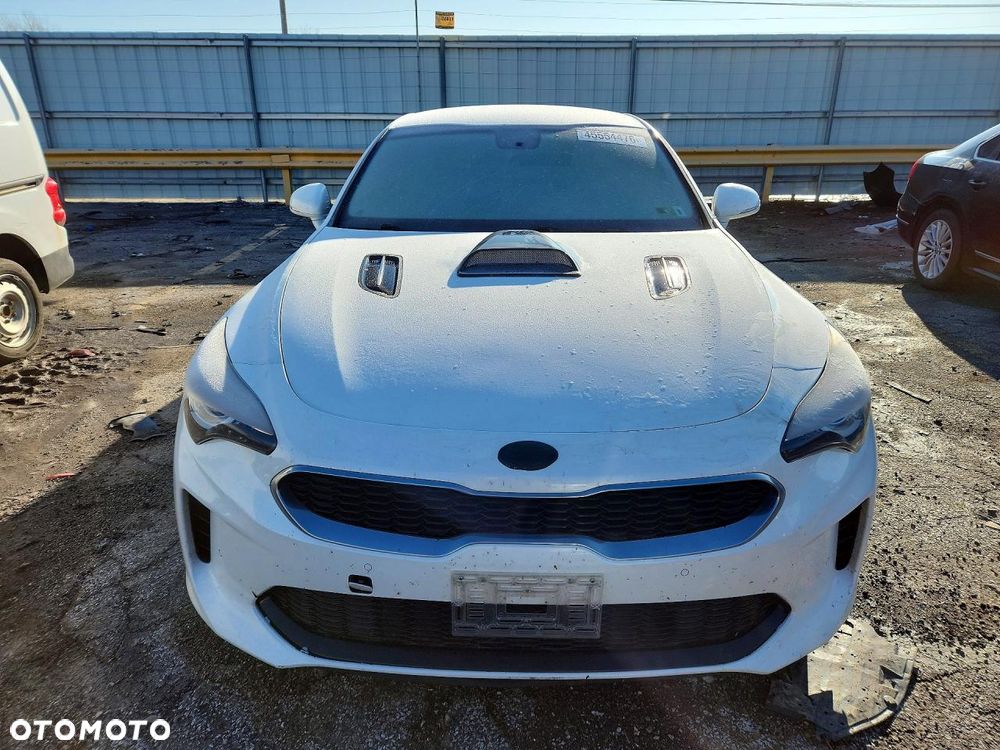 Kia Stinger - 6
