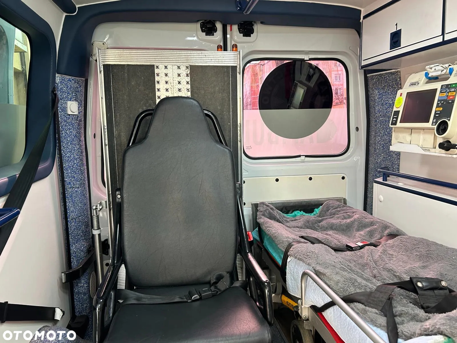 Renault Master Karetka Ambulans - 16
