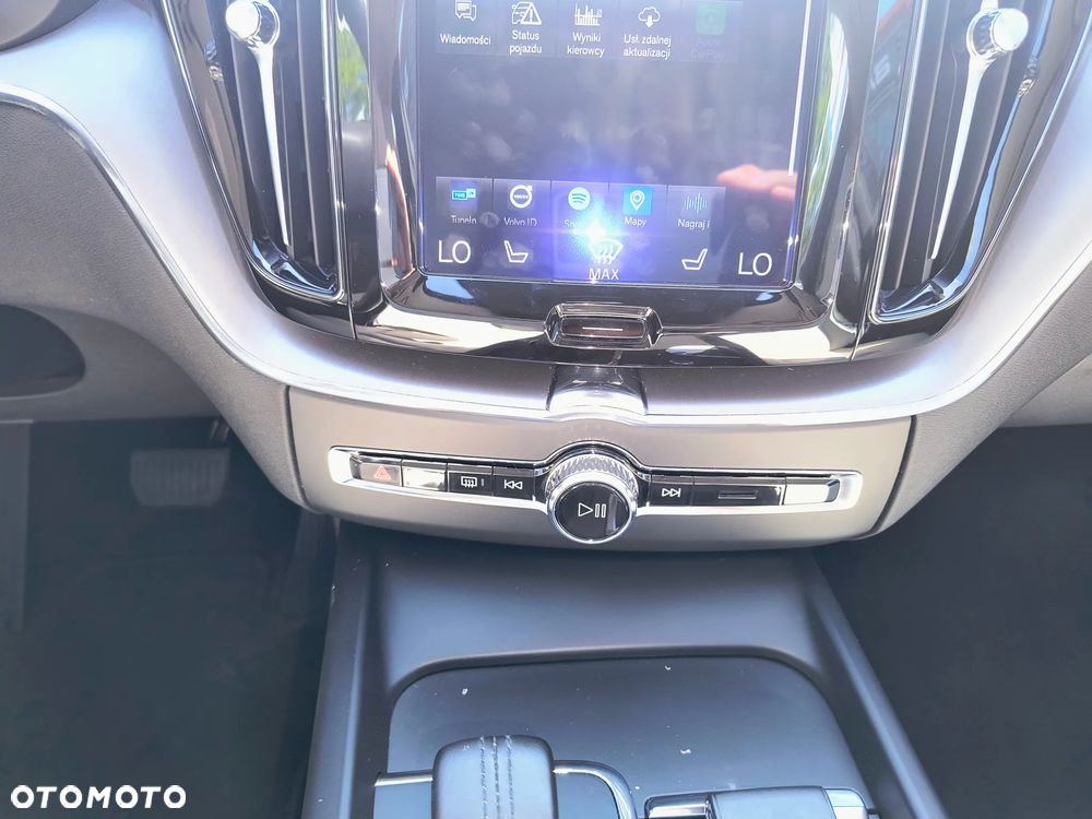 Volvo XC 60 B5 B AWD Momentum - 25