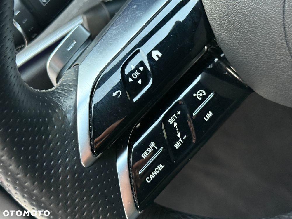 Mercedes-Benz CLS 300 d 4-Matic AMG - 23