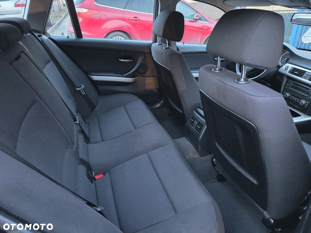 BMW Seria 3 320i - 10