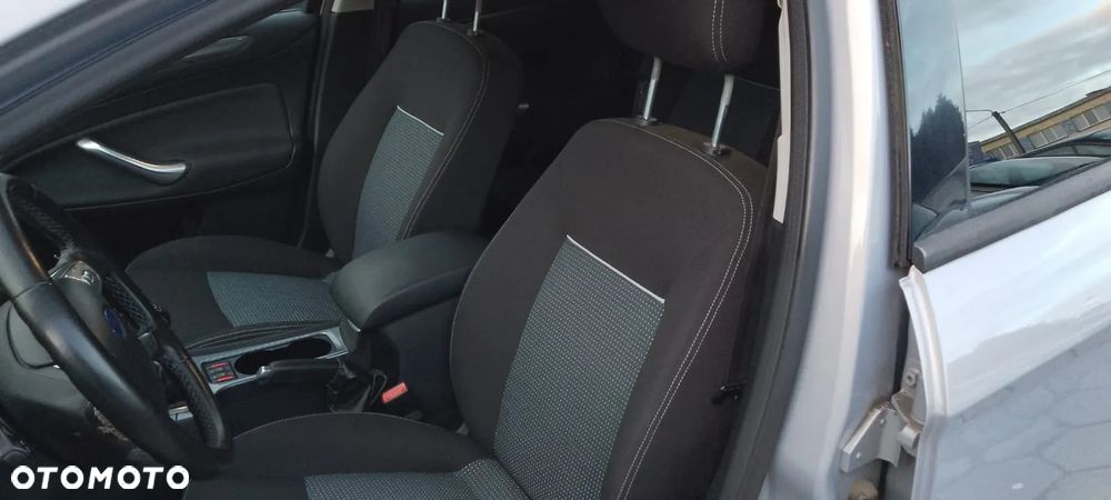 Ford Mondeo 1.6 TDCi Champions Edition - 14