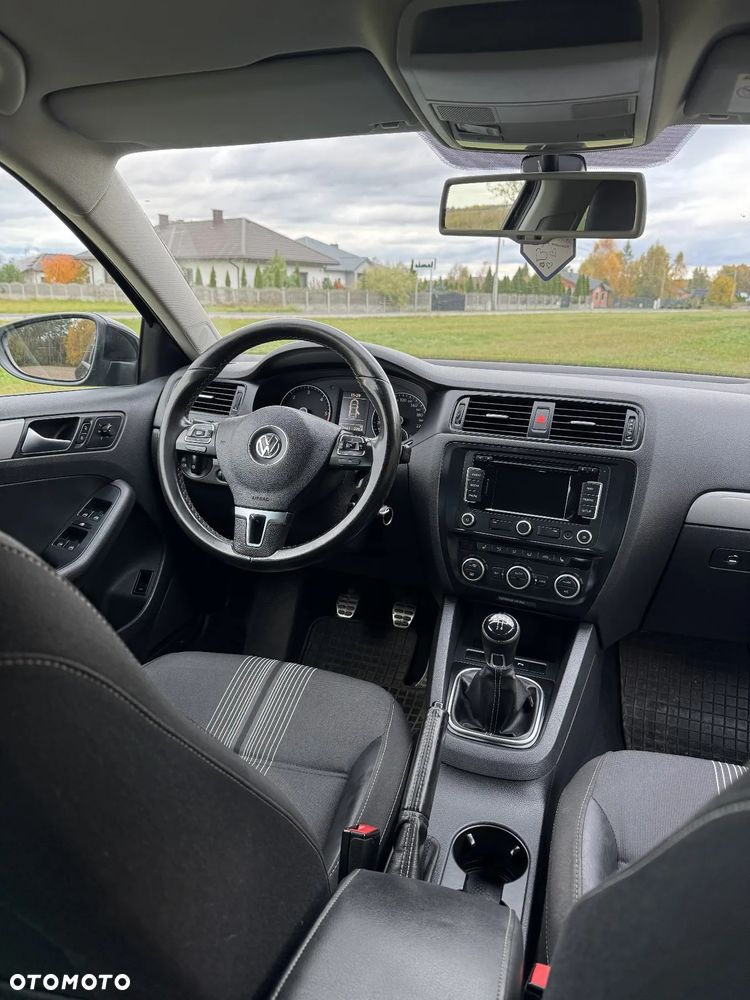 Volkswagen Jetta 1.6 TDI Highline - 5