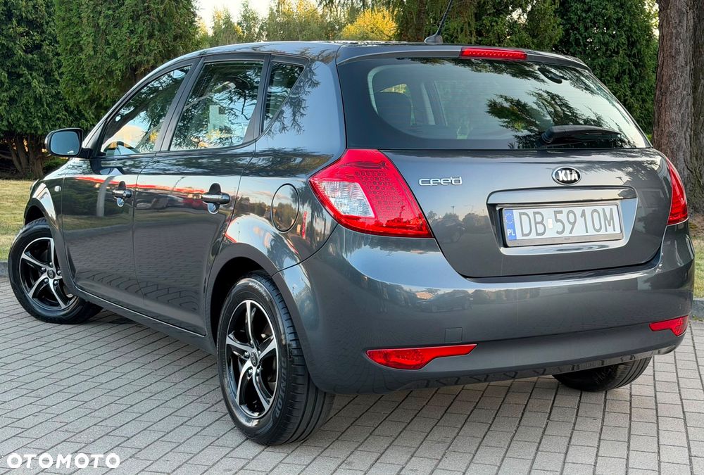 Kia Ceed 1.6 CVVT Dream-Team Edition - 3
