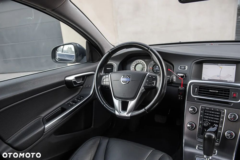 Volvo V60 D5 AWD Momentum - 29