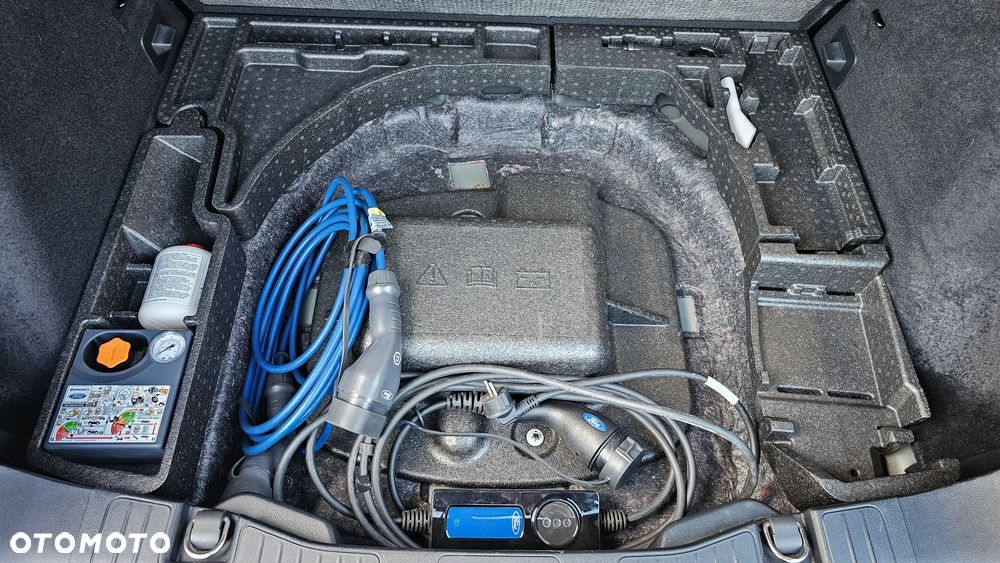 Ford Kuga 2.5 Duratec PHEV TITANIUM X - 28