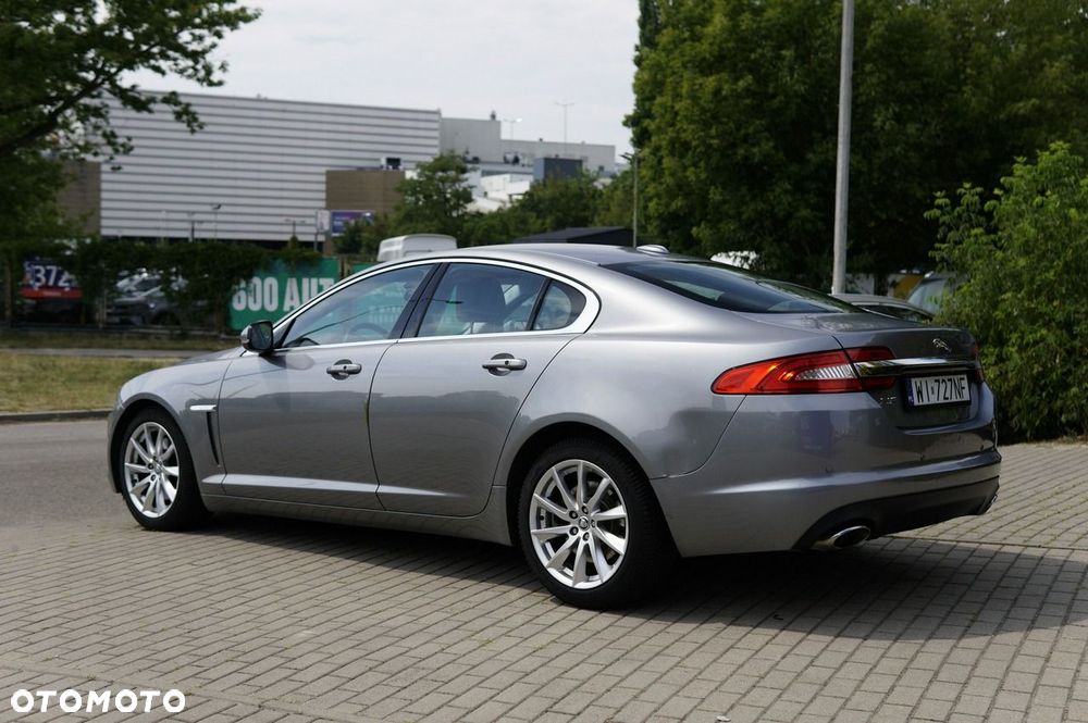 Jaguar XF 3.0 V6 D Luxury - 7