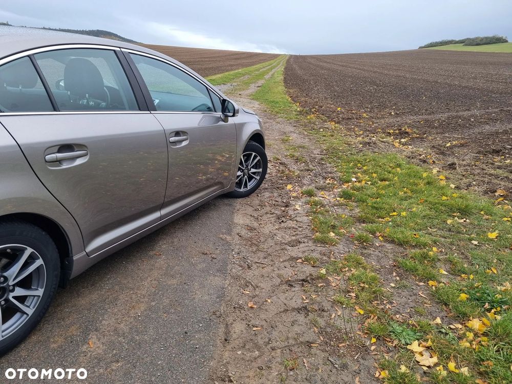 Toyota Avensis 2014 photo 5