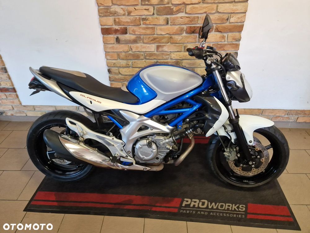 Suzuki Gladius - 2