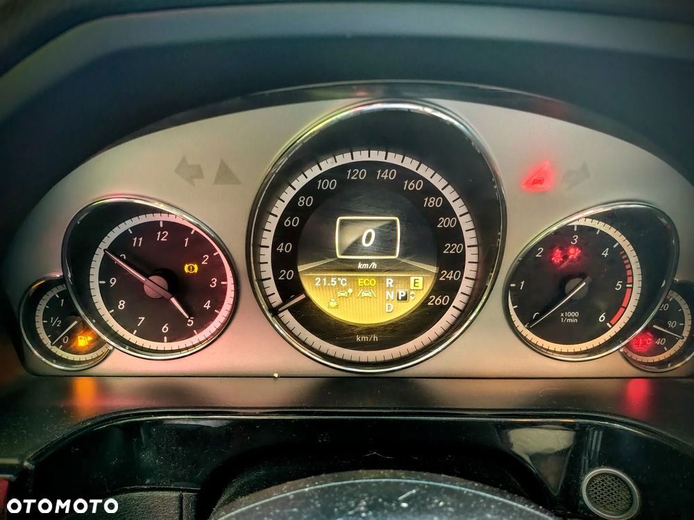 Mercedes-Benz Klasa E 250 CDI 4-Matic BlueEff - 27